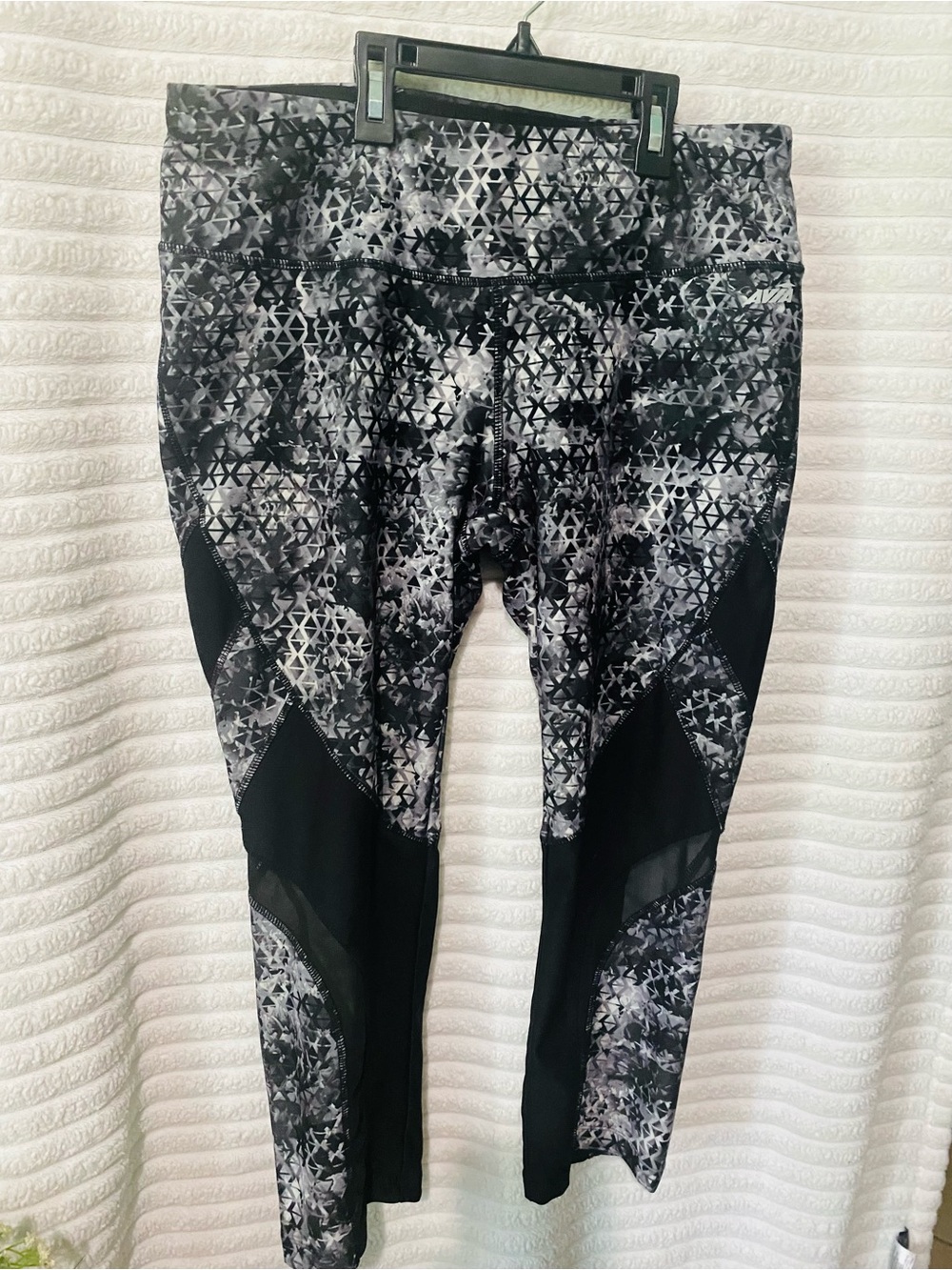 Avia Black & Gray Patterned cropped Leggings